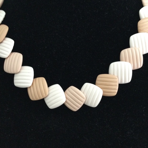 Vtg 1980s Lucite Necklace – Dusty Pink & Cream Ribbed Square Beads, 19” Retro - Picture 7 of 10